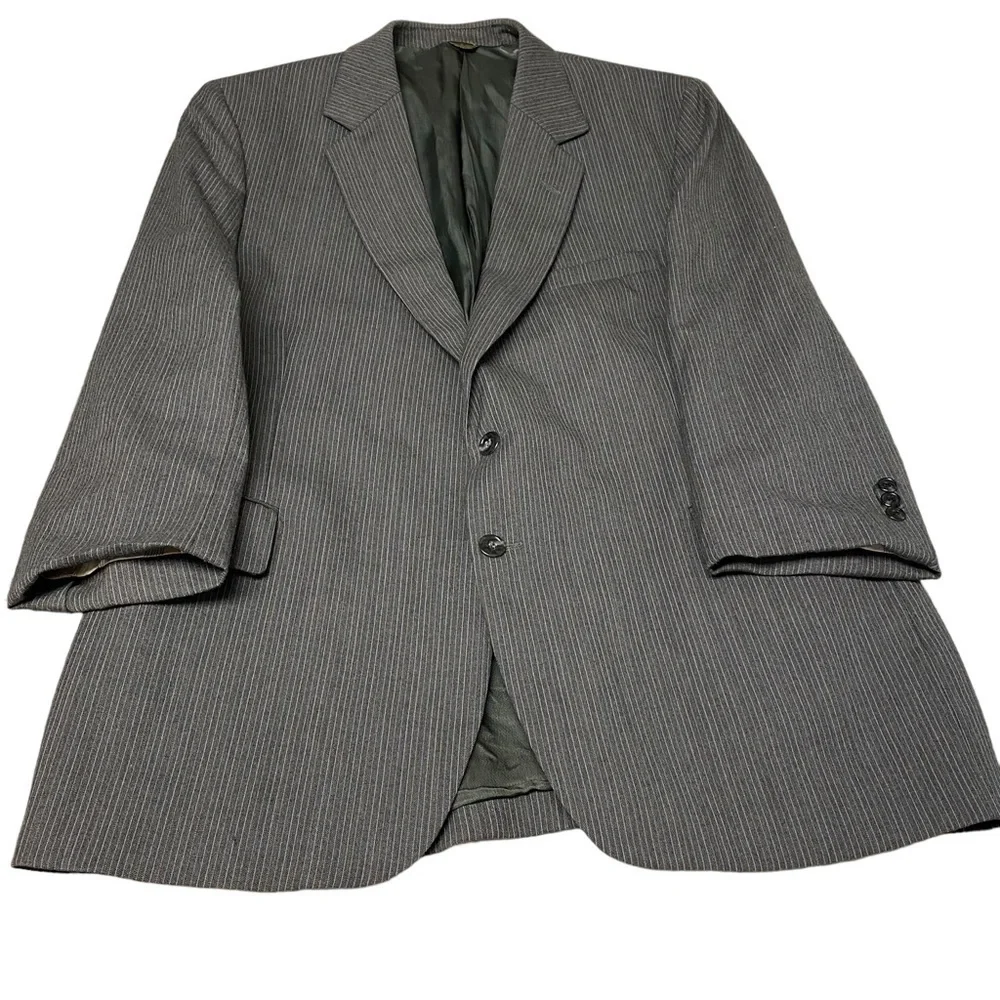 MENS Gray multicolored pinstriped sports jacket. Size 42R. 100% virgin‎ wool.